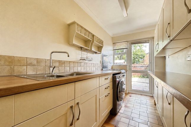 20, Knowsley Road, Reading photo 2