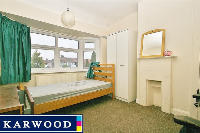 28, Marlow Gardens, Hayes photo 3