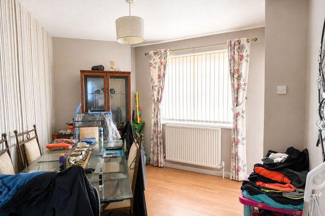 39, Giants Grave Road, Neath photo 4