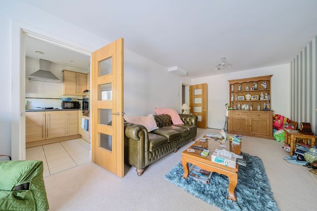 10 Foxmead Court Meadowside, Pulborough photo 3