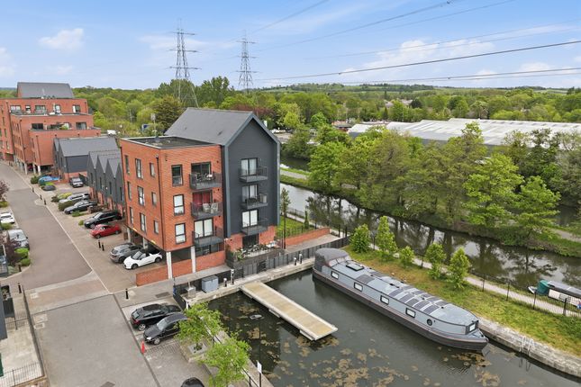 49, Dock House, Waltham Abbey photo 2
