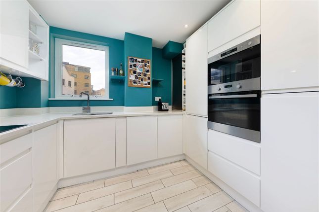 Flat to rent in River View Heights, Bermondsey Wall West, London
