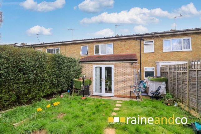 Thumbnail Terraced house for sale in Garden Avenue, Hatfield