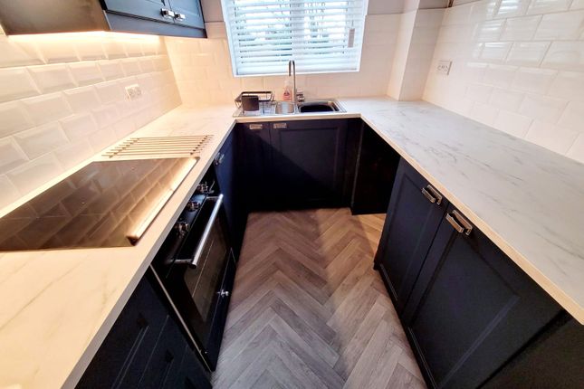 26, Daccamill Drive, Manchester photo 3