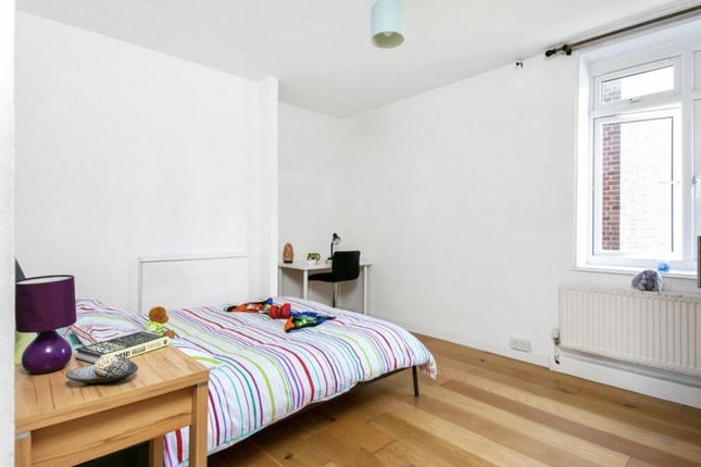 Flat 276, Banister House, London photo 5