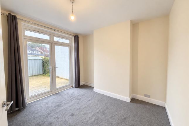 Raynor Close, Southall photo 4