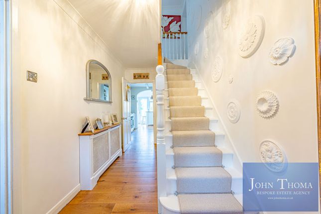 46, Lyndhurst Rise, Chigwell photo 2