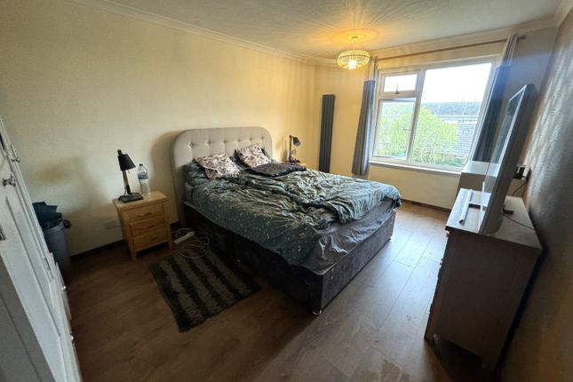 Flat for sale in Simmons Close, Hedge End, Southampton