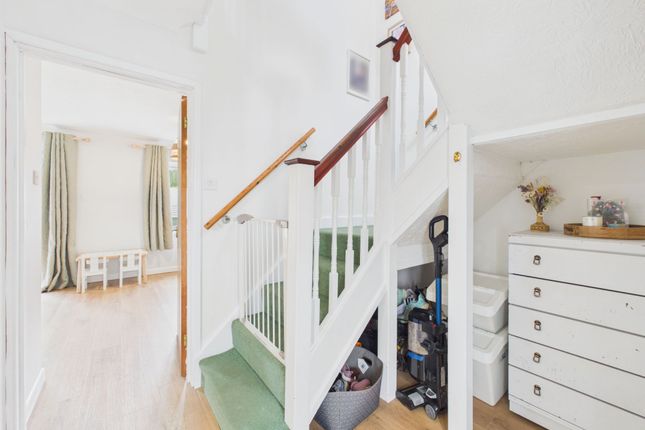 2 Queens Court, Narberth photo 2