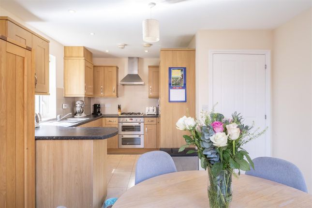 10, Pasture View, Oaklands Lane, St. Albans photo 2