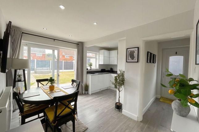 47 Newland Avenue, Stafford photo 2
