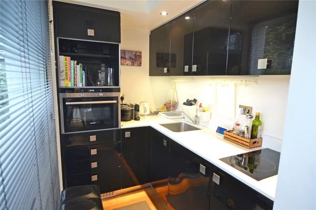 39, Rivermead Close, Teddington photo 4