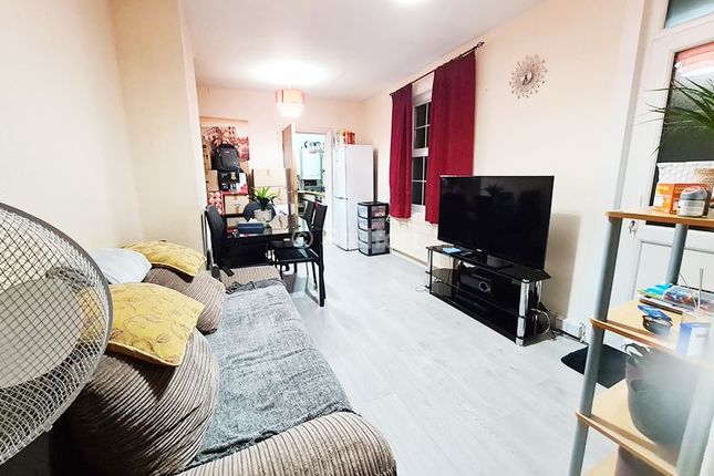 Thumbnail Flat to rent in Beck Road, London