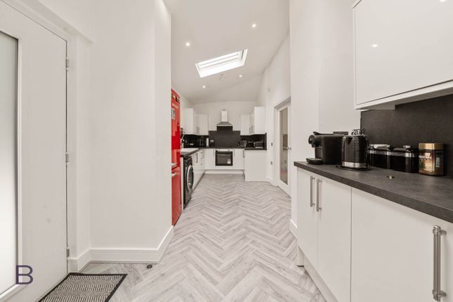 2, Broomfield Place, Bradford photo 3