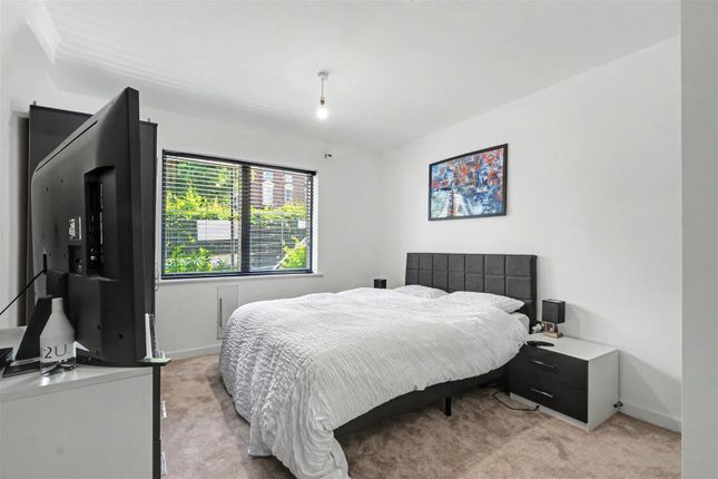 Flat 3 Binding House, Carrington photo 4