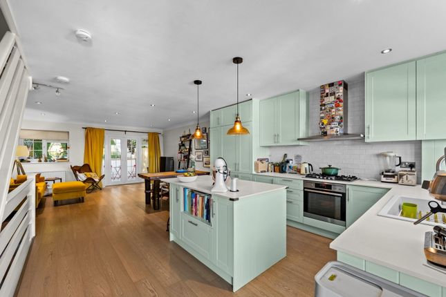 Hillview Close, Purley photo 4