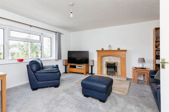 Flat for sale in Knighton Road, Leicester