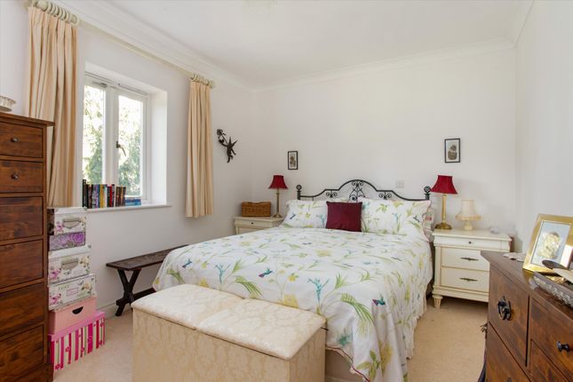 Flat for sale in Kings Crescent, Winchester, Hampshire