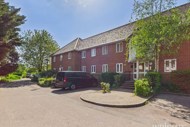 Studio flat on 8, Walsingham Close, Hatfield, £120,000