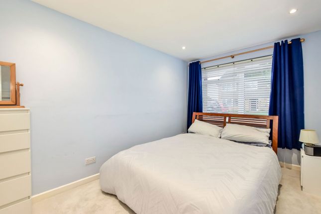 1 Ryman Court photo 4