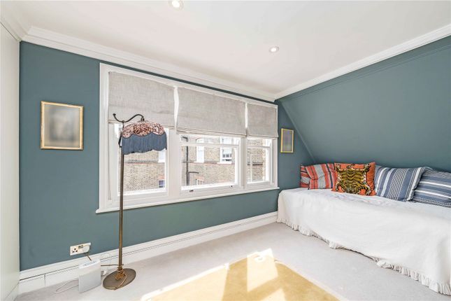 Flat for sale in Holland Park Avenue, London