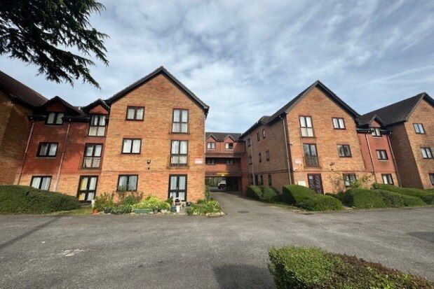 Flat to rent in Byron Court, Southampton