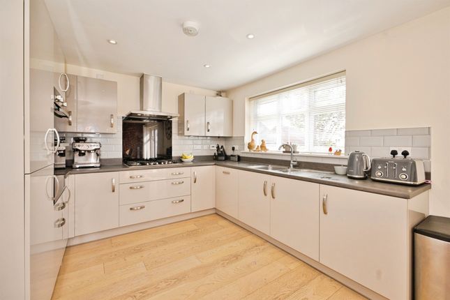 92, Crocker Way, Wincanton photo 4