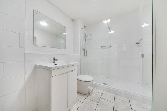 Flat 4, Links View, 6, Cleanthus Close, London photo 3