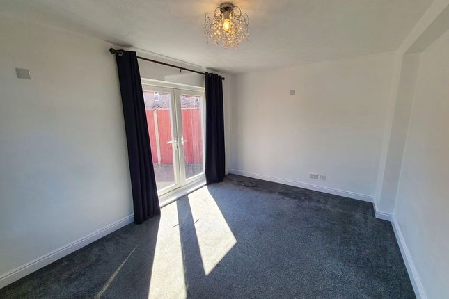 25, Testwood Crescent, Southampton photo 4