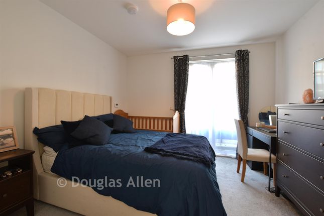 144, Luctons Close, Loughton photo 4