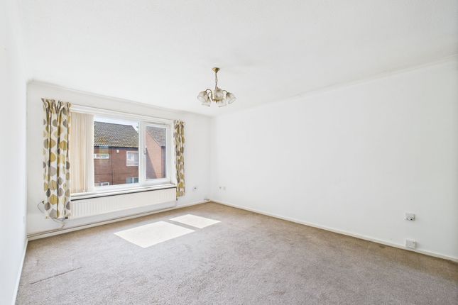 16 Bruce Close, Nottingham photo 2