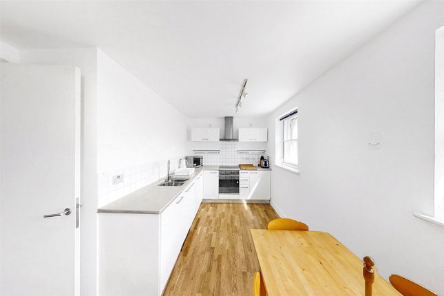 Flat 4, 2A, York Way, London photo 2