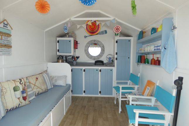 Beach Hut 483, Victoria Esplanade, West Mersea photo 3
