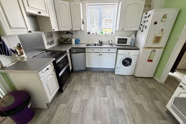 108, Roe Avenue, Yeovil photo 3