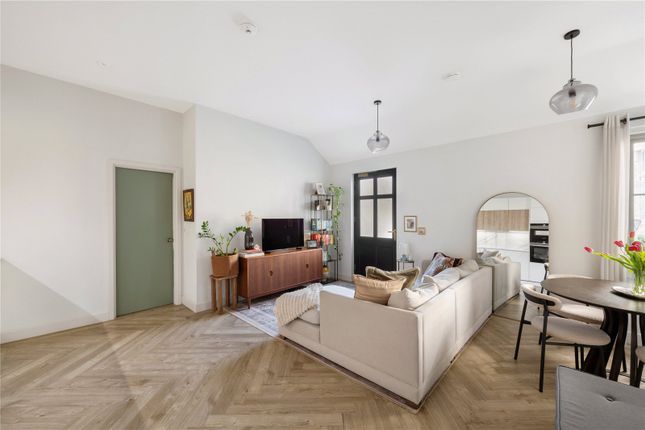 23, Diana House, Wandsworth photo 4