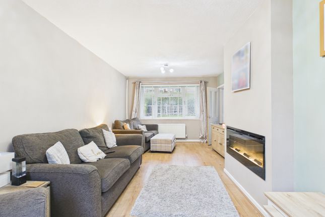 13, Danwood Close, Manchester photo 4