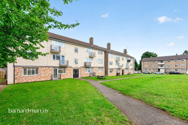2-bed flat on 18, Merefield Gardens, Tadworth, £180,000