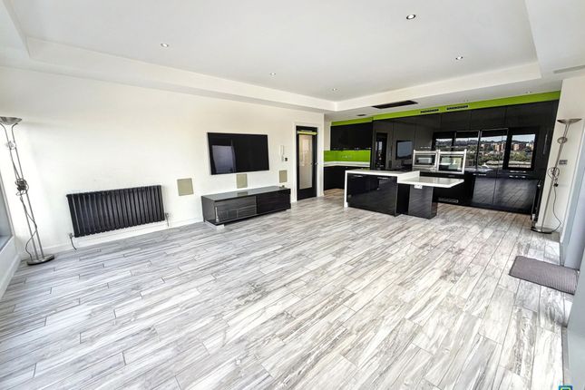 Apartment 604 - 21, Central Lofts, Waterloo Square, Newcastle upon Tyne photo 5