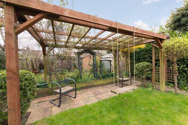 23, Chase Way, London photo 3