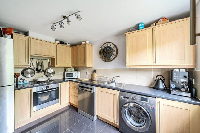2, Milbury Walk, Swindon photo 2