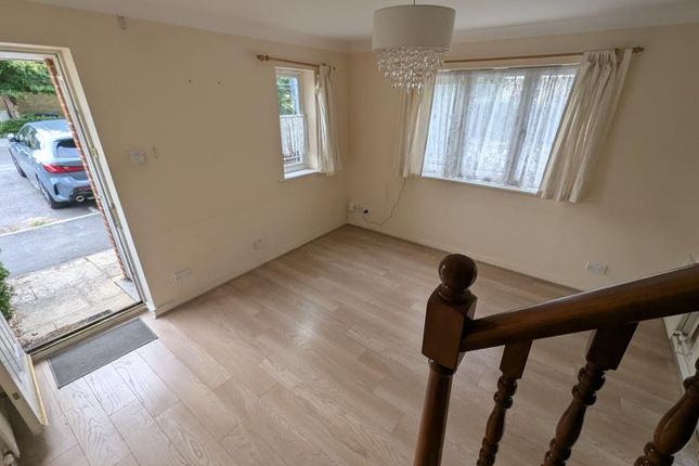 18, Brushfield Way, Woking photo 3