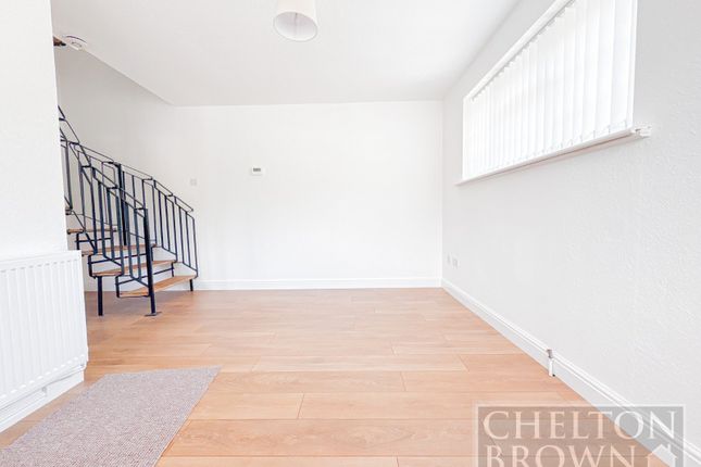 8, St Peters Close, Daventry photo 2