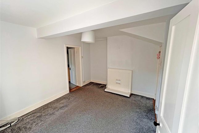 557b, Stroude Road, VIRGINIA WATER photo 2