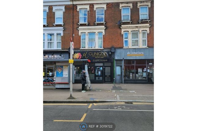 Studio flat on A High Road Leytonstone, London, £1,250/mo