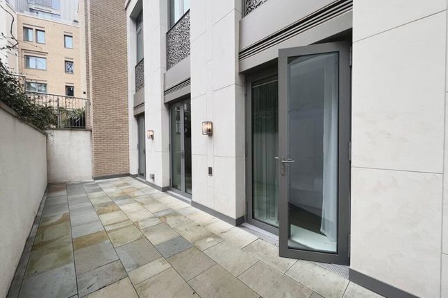 Flat to rent in Portland Place, London