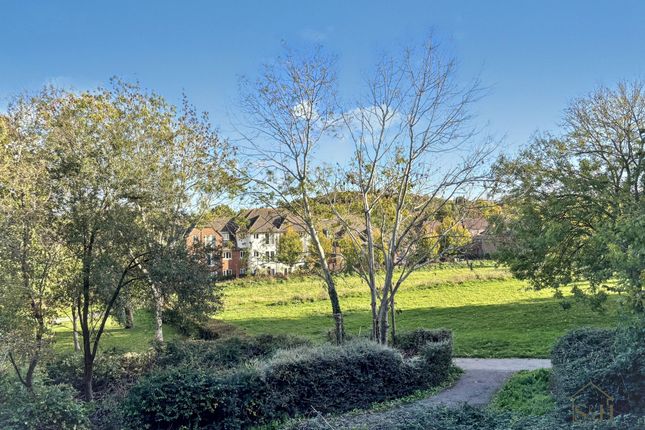 47 Bradbridge Green, Ashford photo 3