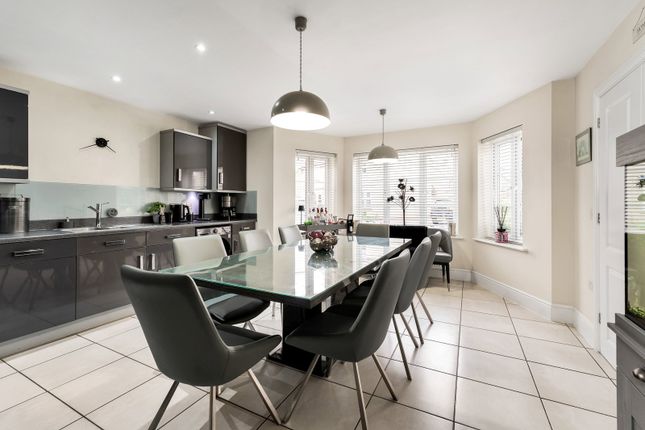 20, Hogsden Leys, St. Neots photo 3