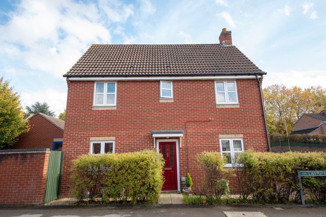 Thumbnail Detached house for sale in Lawrence Place, Newbury