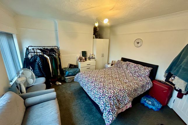 Flat D, 827, Warwick Road, Birmingham photo 2