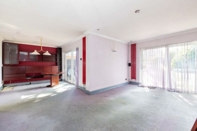 26a, Halkingcroft, Langley photo 4